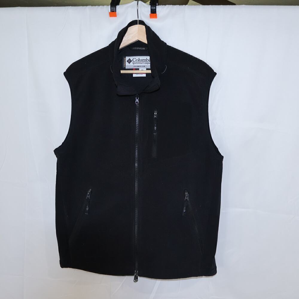 Colombia Black Vest Size Large Men's Three Front Pockets Zip Front